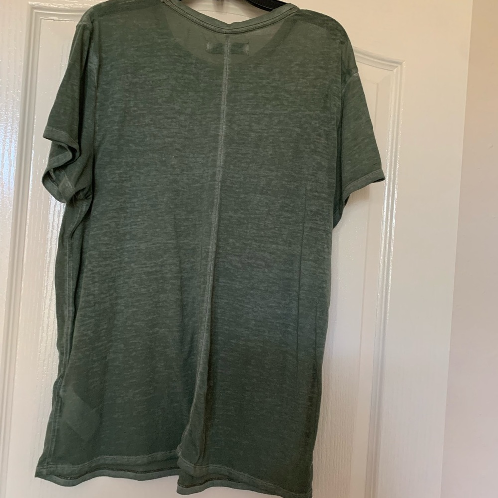 Tops - Picture 4 of 5